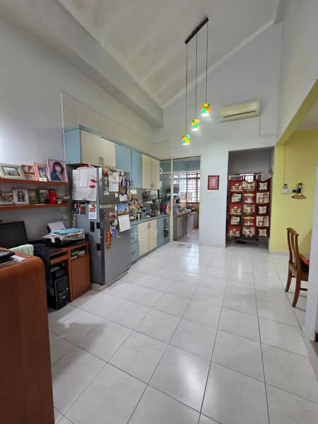 2-storey Terraced House for Sale in Taman Molek (Johor Bahru) - Calley Chin - Kitchen - PropertyGuru.com.my