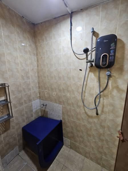 Rumah Teres 2 Tingkat untuk Dijual di Taman Serdang Jaya (Seri Kembangan) - Leo Koh - Bathroom - PropertyGuru.com.my