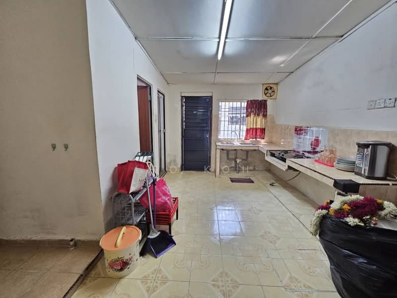Rumah Teres 2 Tingkat untuk Dijual di Taman Serdang Jaya (Seri Kembangan) - Leo Koh - Kitchen - PropertyGuru.com.my