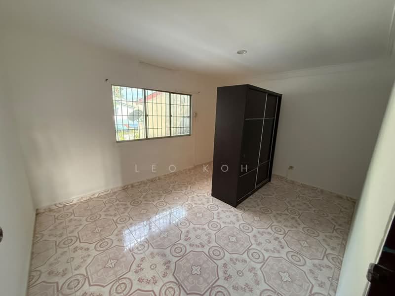 2-storey Terraced House for Sale in Taman Serdang Jaya (Seri Kembangan) - Leo Koh - Bedroom - PropertyGuru.com.my