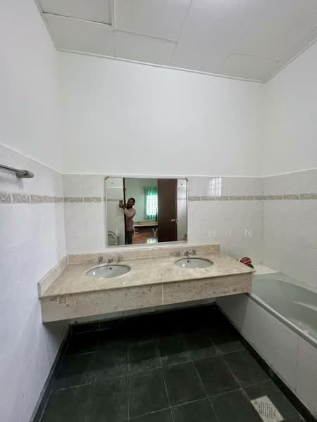 Semi-Detached House for Sale in Bandar Seri Alam (Masai) - Calley Chin - Bathroom - PropertyGuru.com.my