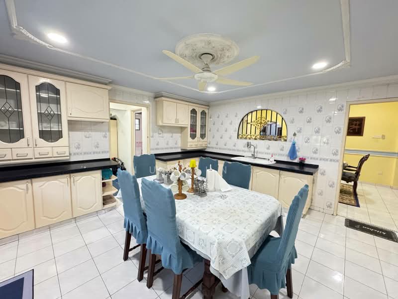 Rumah Banglo untuk Dijual di Seksyen 6 (Shah Alam) - Nurain . - Kitchen - PropertyGuru.com.my