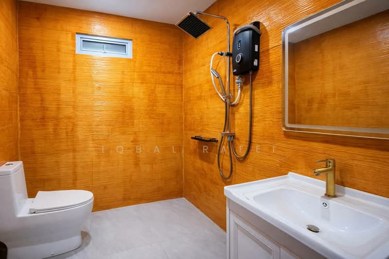 Bungalow for Sale in Bandar Tasik Senangin (Lenggeng) - Iqbal Rafei - Bathroom - PropertyGuru.com.my