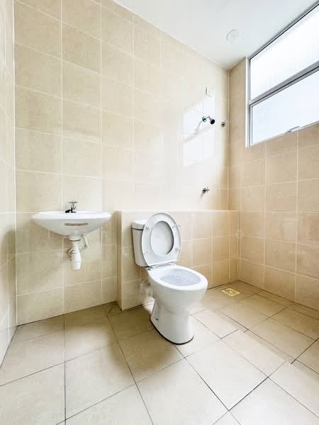 3-storey Terraced House for Sale in Kajang (Selangor) - Izzat Zamros - Bathroom - PropertyGuru.com.my