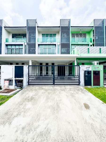 3-storey Terraced House for Sale in Kajang (Selangor) - Izzat Zamros - PropertyGuru.com.my
