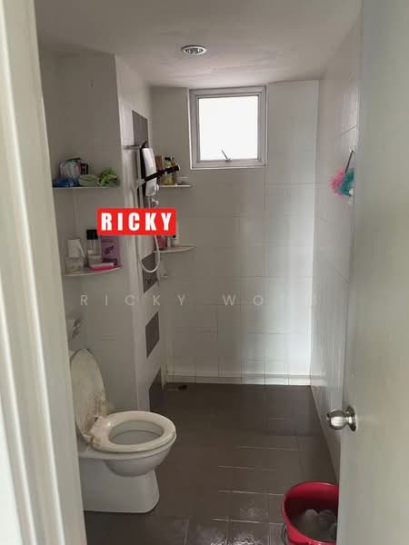 Kondominium untuk Dijual di The Golden Triangle Condominium - Ricky Wong - Bathroom - PropertyGuru.com.my