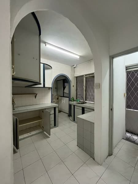 Pangsapuri untuk Dijual di Perdana Villa - Loh KC - Kitchen - PropertyGuru.com.my