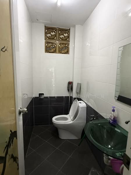Semi-Detached House for Sale in Taman Megah Ria (Masai) - Calley Chin - Bathroom - PropertyGuru.com.my