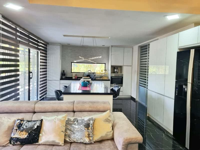 3.5-storey Terraced House for Sale in Kajang (Selangor) - Amir Abas - Living Room - PropertyGuru.com.my