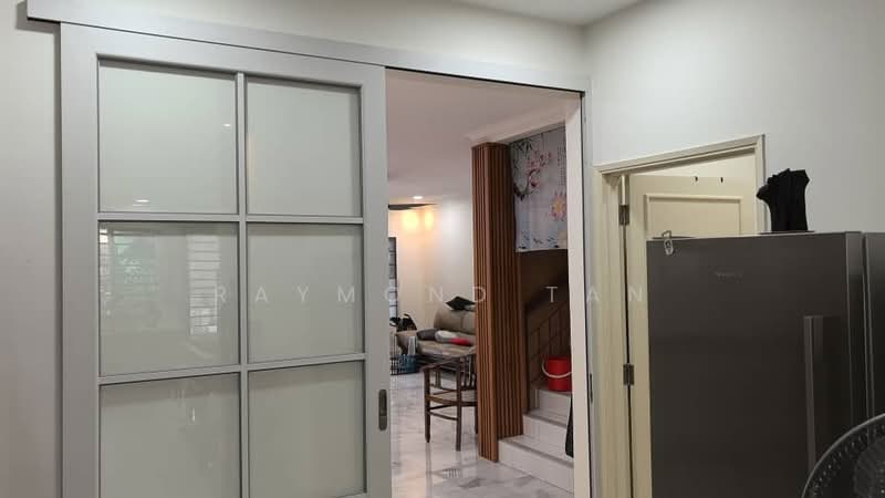 Rumah Teres 2 Tingkat untuk Dijual di Kota Damansara (Selangor) - Raymond Tan - Living Room - PropertyGuru.com.my