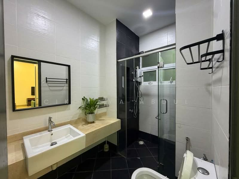 Service Residence for Sale at Saville @ Melawati - Cik Maya Abdul - Bathroom - PropertyGuru.com.my