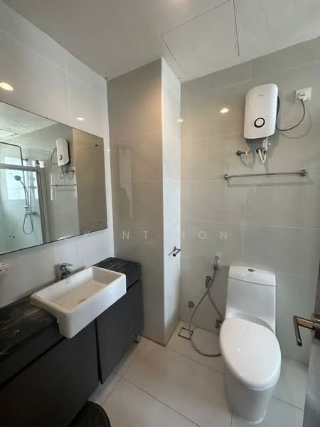 Condominium for Rent at Royal Strand @ Country Garden Danga Bay - Kent Hon - Bathroom - PropertyGuru.com.my