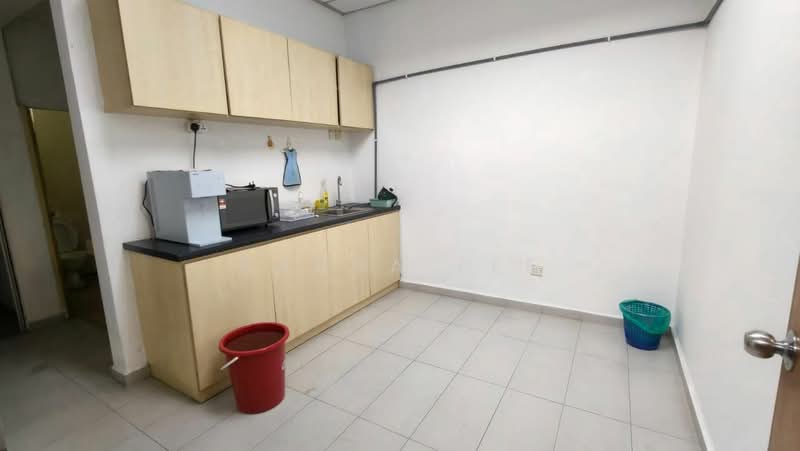 Kedai / Pejabat untuk Disewa di Taman Molek (Johor Bahru) - Sausa Lee - Kitchen - PropertyGuru.com.my