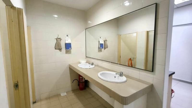 Kedai / Pejabat untuk Disewa di Taman Molek (Johor Bahru) - Sausa Lee - Bathroom - PropertyGuru.com.my