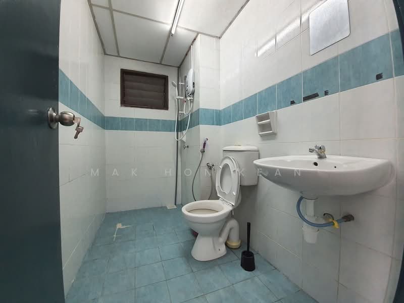 Apartment for Rent at Pangsapuri Indahria - Mak Hon Kean - Bathroom - PropertyGuru.com.my
