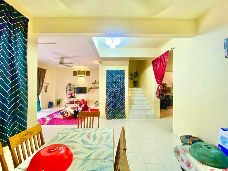 Rumah Teres 2 Tingkat untuk Dijual di Desa Kolej (Nilai) - Sabirin Ahmad - Living Room - PropertyGuru.com.my