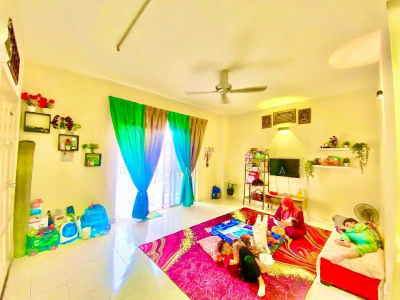 Rumah Teres 2 Tingkat untuk Dijual di Desa Kolej (Nilai) - Sabirin Ahmad - Living Room - PropertyGuru.com.my