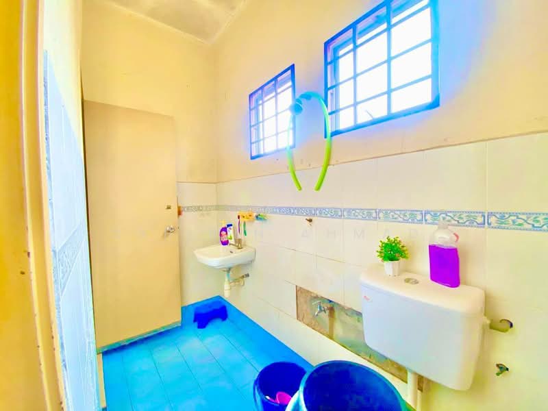 Rumah Teres 2 Tingkat untuk Dijual di Desa Kolej (Nilai) - Sabirin Ahmad - Bathroom - PropertyGuru.com.my