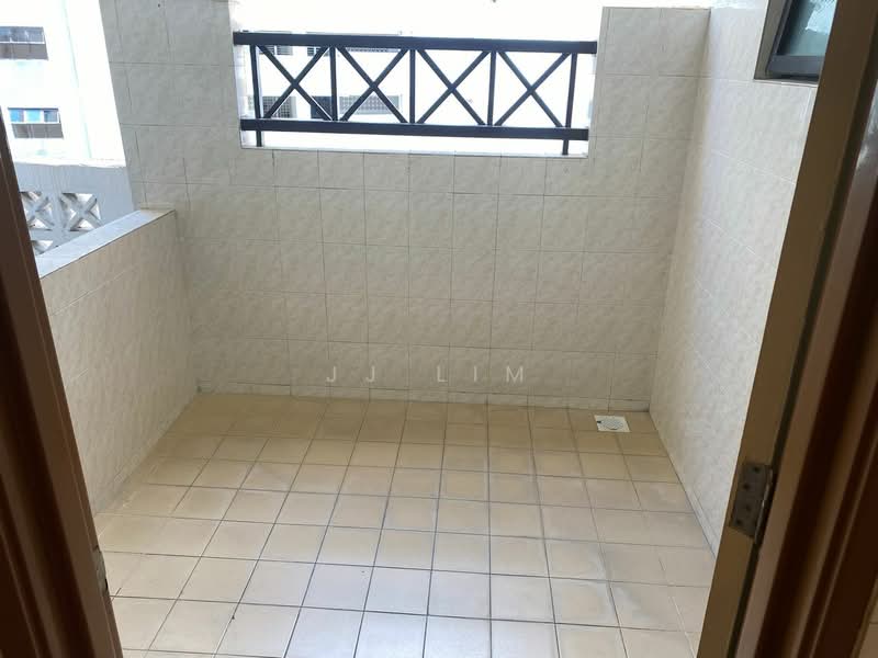 Kondominium untuk Disewa di Vista Komanwel A - JJ Lim - Balcony - PropertyGuru.com.my