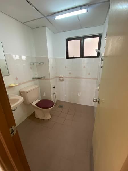 Kondominium untuk Disewa di Vista Komanwel A - JJ Lim - Bathroom - PropertyGuru.com.my