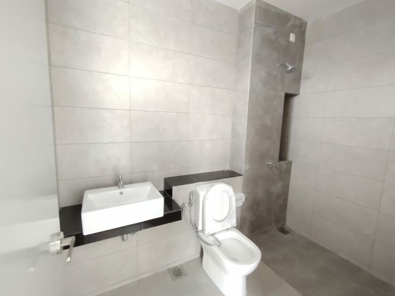 Rumah Teres 2 Tingkat untuk Dijual di Amverton Hills (Sungai Buloh) - Sam Yap - Bathroom - PropertyGuru.com.my