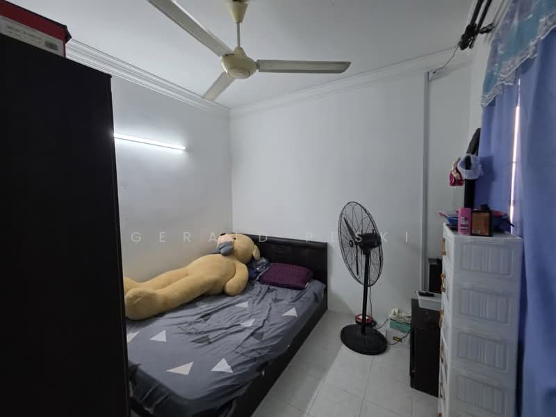 2-storey Terraced House for Sale in Taman Idaman (Simpang Ampat) - Gerald Peski - Bedroom - PropertyGuru.com.my