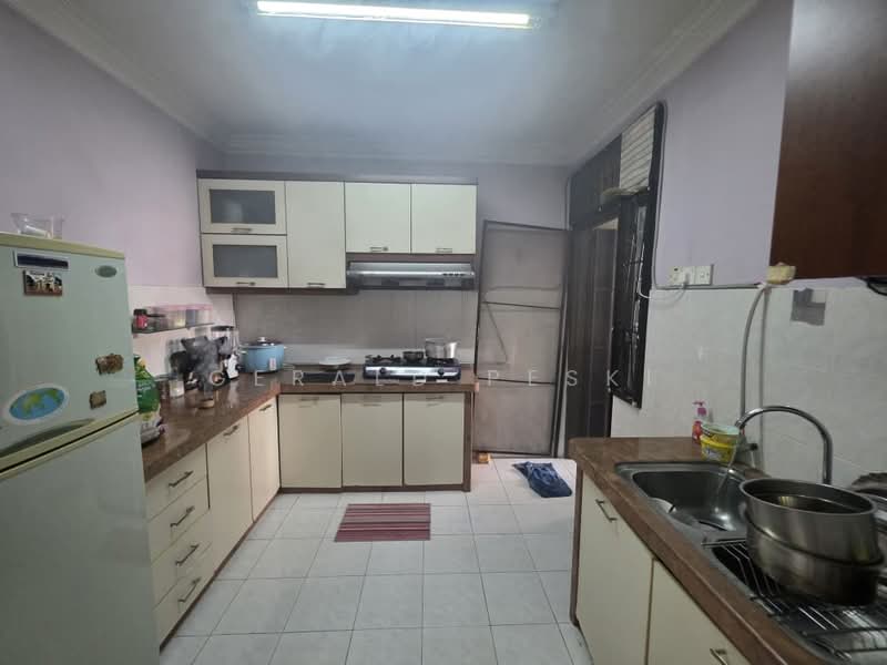 2-storey Terraced House for Sale in Taman Idaman (Simpang Ampat) - Gerald Peski - Kitchen - PropertyGuru.com.my