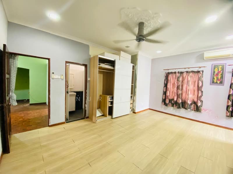 Bungalow for Sale in Bandar Tun Razak (Cheras) - Nurain . - Bedroom - PropertyGuru.com.my