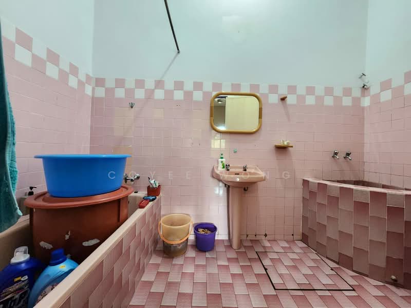 1-storey Terraced House for Sale in Taman Bukit Maluri (Kepong) - Coyee Wong - Bathroom - PropertyGuru.com.my
