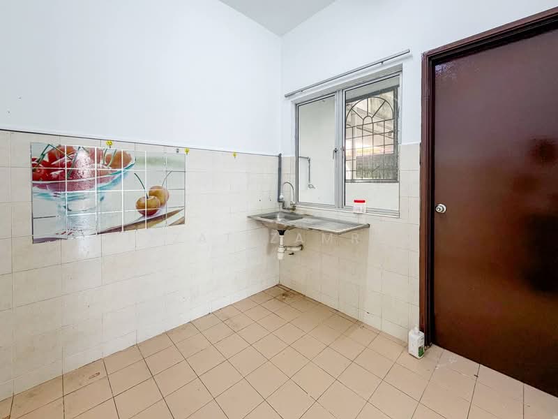 Pangsapuri untuk Dijual di Pangsapuri Cemara - Izzat Zamros - Kitchen - PropertyGuru.com.my
