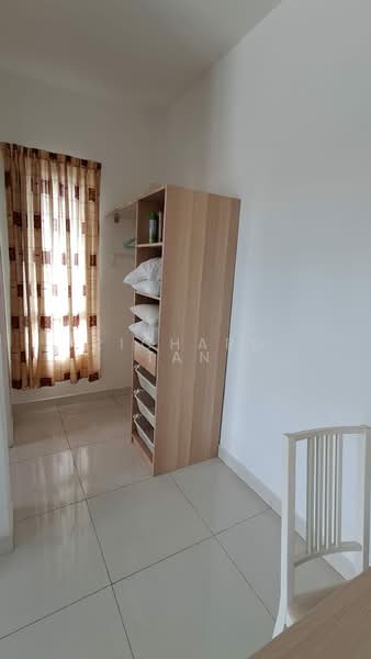 Servis Apartment untuk Disewa di 8 Kinrara - Richard Tan - Walk in Cupboard Space - PropertyGuru.com.my