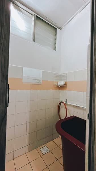 Rumah Flat untuk Dijual di Pangsapuri Sri Meranti - Alex Tong - Bathroom - PropertyGuru.com.my