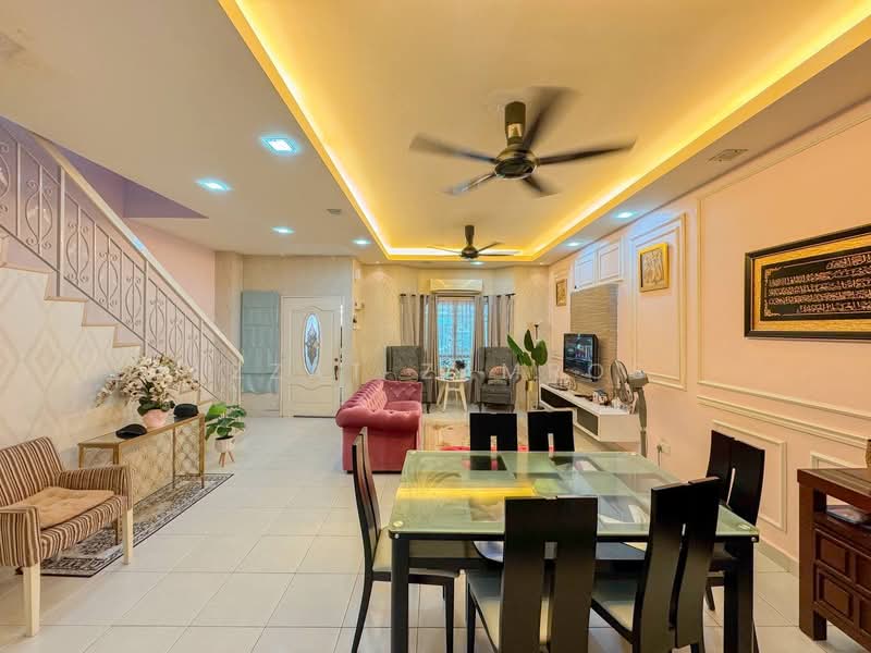 Rumah Teres 2 Tingkat untuk Dijual di Taman Impian Putra (Bangi) - Izzat Zamros - Living Room - PropertyGuru.com.my