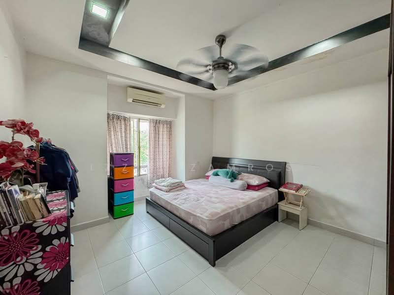 Rumah Teres 2 Tingkat untuk Dijual di Taman Impian Putra (Bangi) - Izzat Zamros - Bedroom - PropertyGuru.com.my