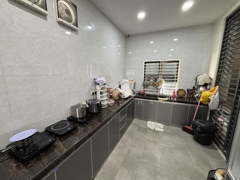 Bungalow House for Sale in Bandar Kinrara (Selangor) - Stanley Hang - Kitchen - PropertyGuru.com.my