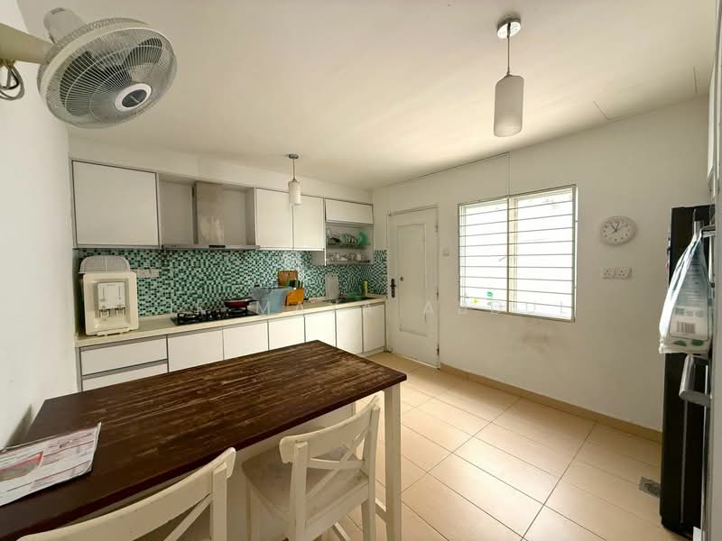 Rumah Berkembar untuk Dijual di Ulu Kelang (Kuala Lumpur) - Cik Maya Abdul - Kitchen - PropertyGuru.com.my