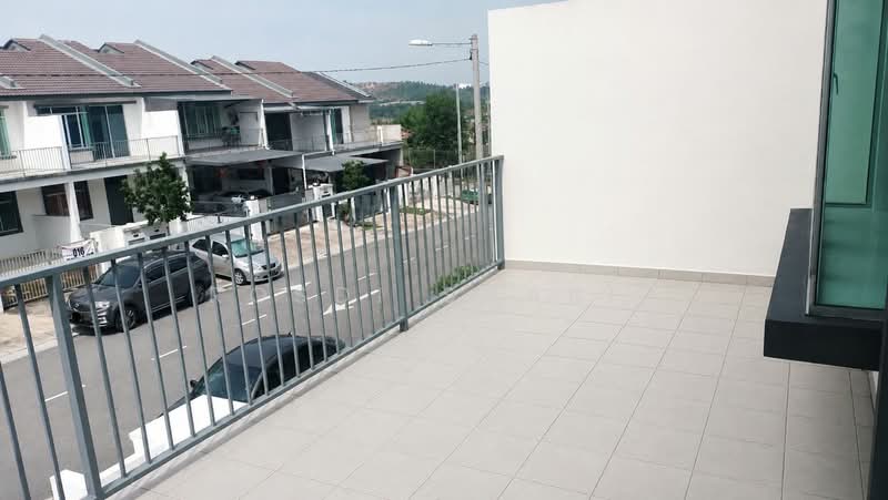 2-storey Terraced House for Sale in Taman Scientex Rawang (Rawang) - Rosdi Sharif - Balcony - PropertyGuru.com.my
