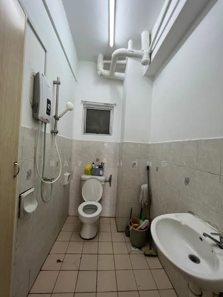 Kondominium untuk Disewa di Ridzuan Condominium - Ray Chong - Bathroom - PropertyGuru.com.my