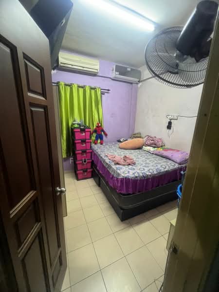 Pangsapuri untuk Dijual di Delima Intan Apartment - FU HOW - Bedroom - PropertyGuru.com.my