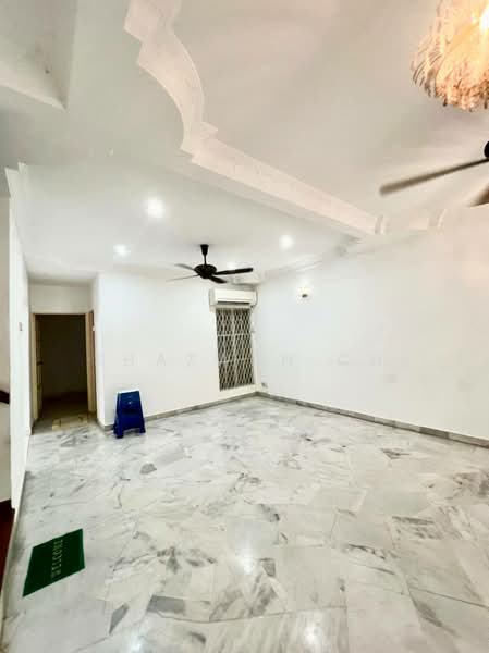 Rumah Teres 2-Tingkat untuk Dijual di Bandar Kinrara (Selangor) - Shazwan CH - Living Room - PropertyGuru.com.my