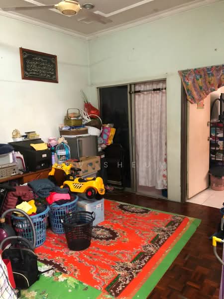 Rumah Teres 2 Tingkat untuk Dijual di Taman Selayang Jaya (Selayang) - Zev Sheum - Living Room - PropertyGuru.com.my