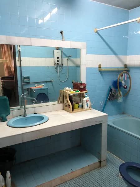 Rumah Teres 2 Tingkat untuk Dijual di Taman Selayang Jaya (Selayang) - Zev Sheum - Bathroom - PropertyGuru.com.my