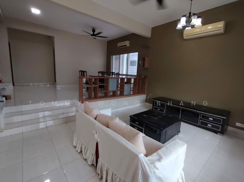 Rumah Teres untuk Dijual di Bandar Putra Permai (Seri Kembangan) - Tommy Wong Phang - Living Room - PropertyGuru.com.my