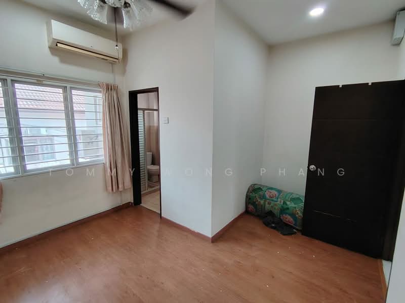 Rumah Teres untuk Dijual di Bandar Putra Permai (Seri Kembangan) - Tommy Wong Phang - PropertyGuru.com.my