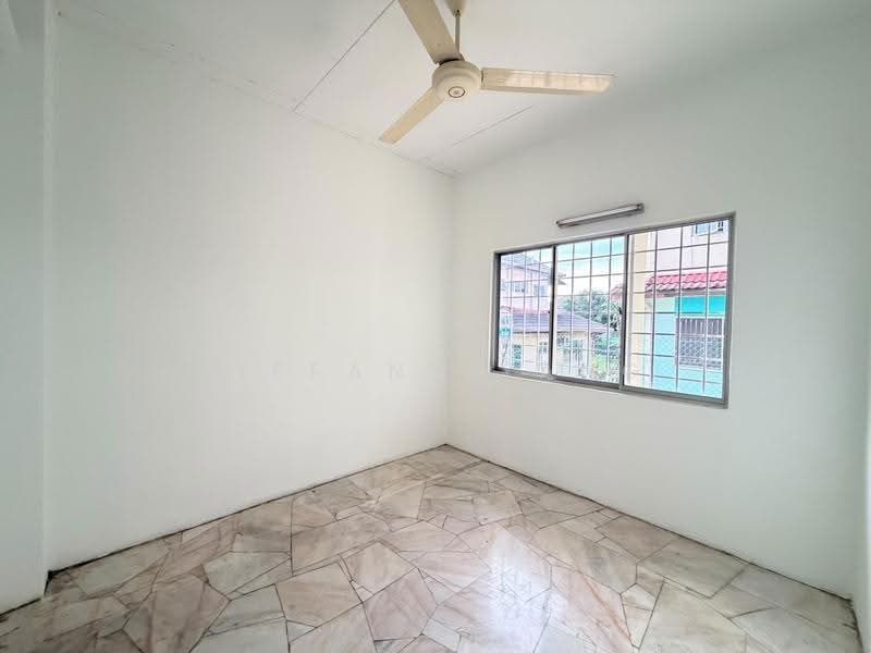 Bungalow House for Sale in Taman Sri Hijau (Rawang) - Tiffany Yang - Downstair Bedroom - PropertyGuru.com.my