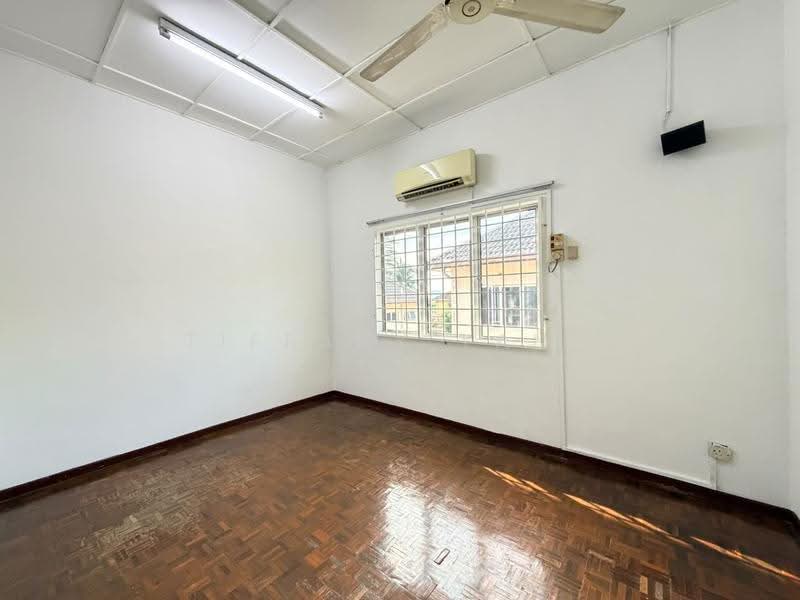 Bungalow House for Sale in Taman Sri Hijau (Rawang) - Tiffany Yang - Bedroom - PropertyGuru.com.my