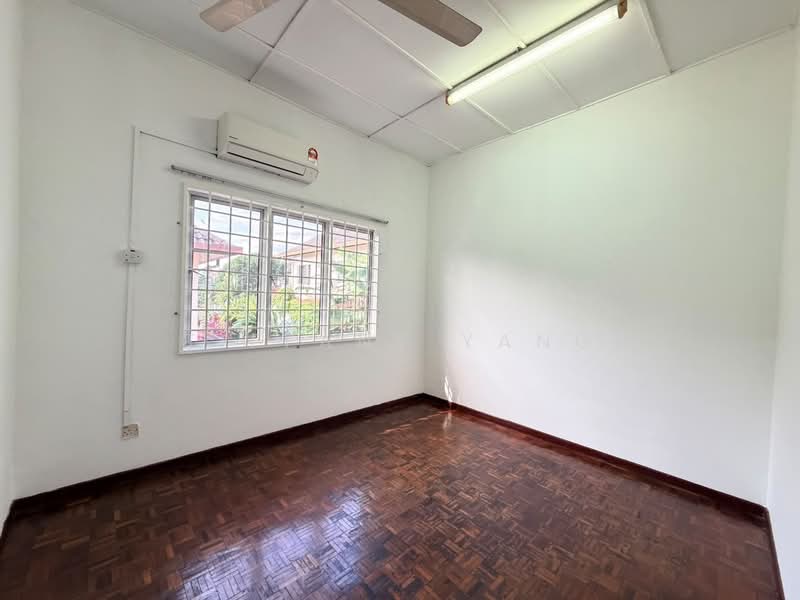 Bungalow House for Sale in Taman Sri Hijau (Rawang) - Tiffany Yang - Bedroom - PropertyGuru.com.my