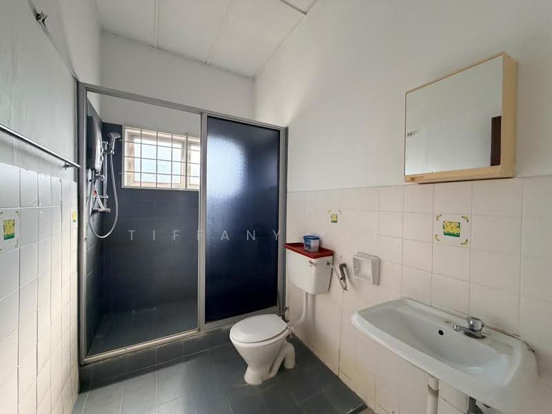 Bungalow House for Sale in Taman Sri Hijau (Rawang) - Tiffany Yang - Bathroom - PropertyGuru.com.my