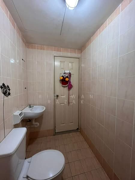 Condominium for Sale at Suriamas - Ridhwan Razak - Bathroom - PropertyGuru.com.my