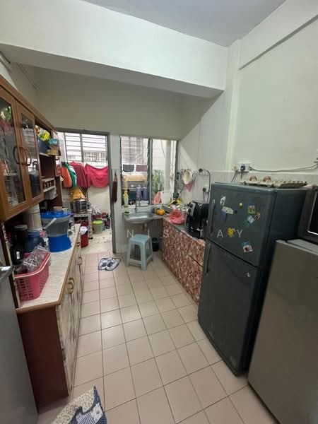 Pangsapuri untuk Dijual di Bayu Puteri 2 - Dennis Tay - Kitchen - PropertyGuru.com.my